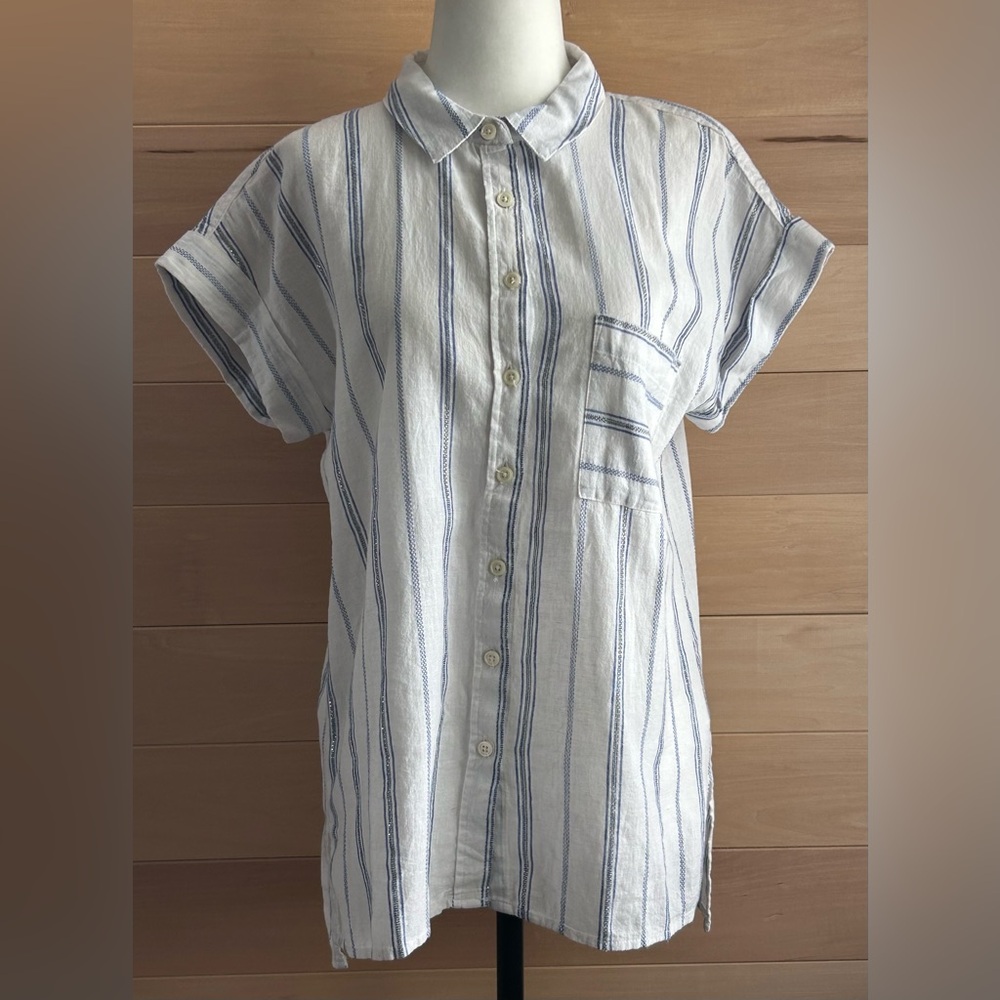 NWT- Per se Size Medium 55% Linen\45% Cotton button up lightweight pocket white